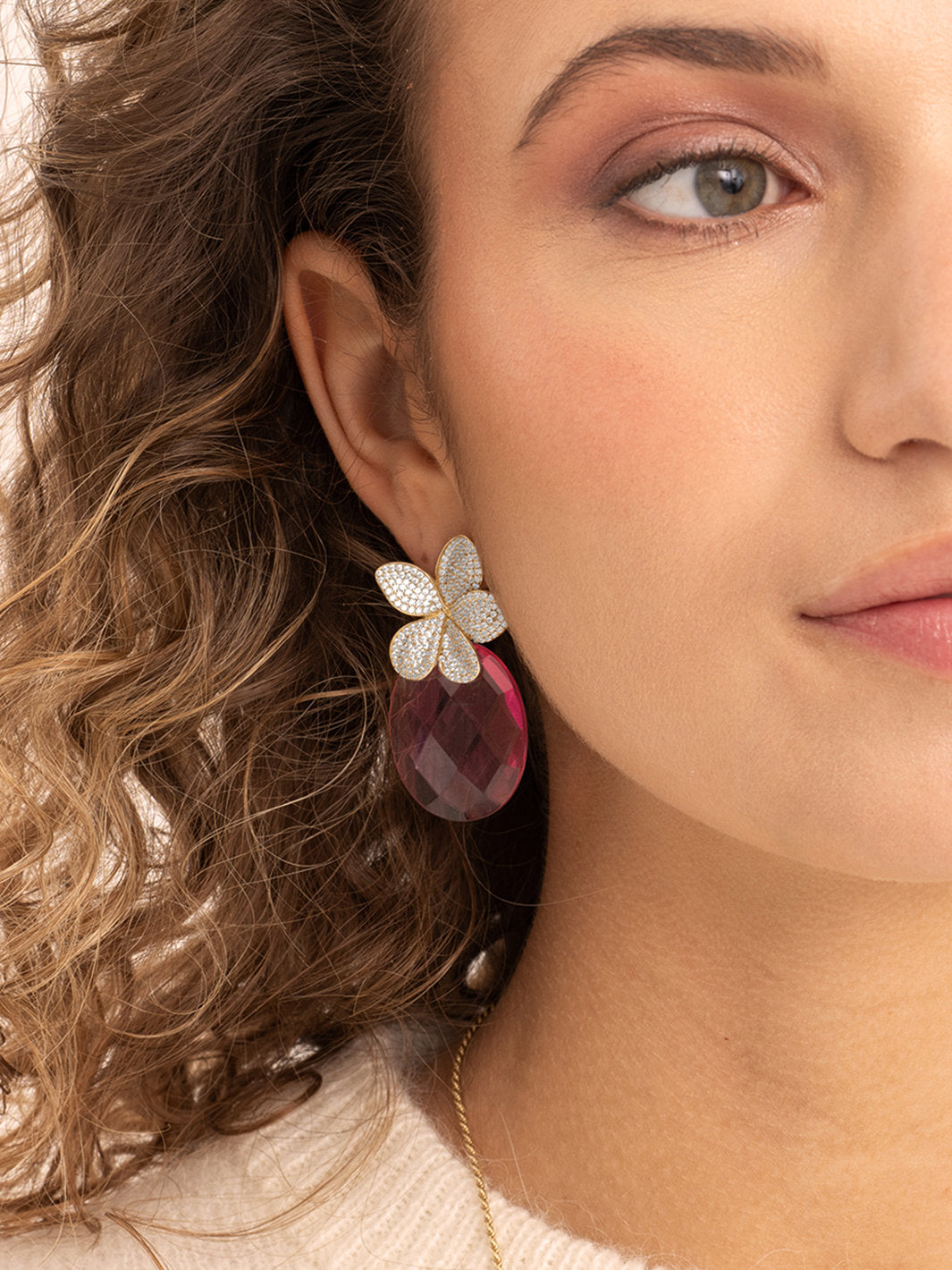 oorbel-edelstenen-large-oval-fuchsia-quartz