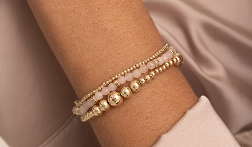 Rozenkwarts armband in goud of zilver: wat kies je in 2026?