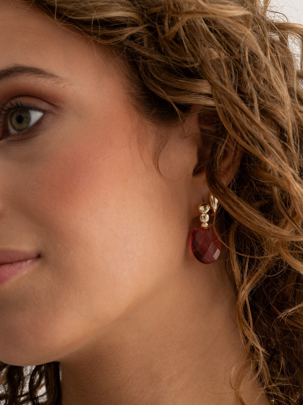 oorbel-edelstenen-medium-oval-fuchsia-quartz