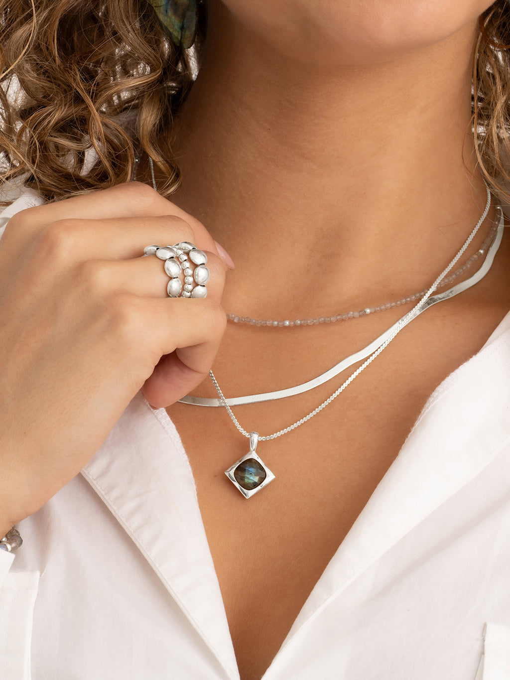 cushion-cut-pendant-labradorite