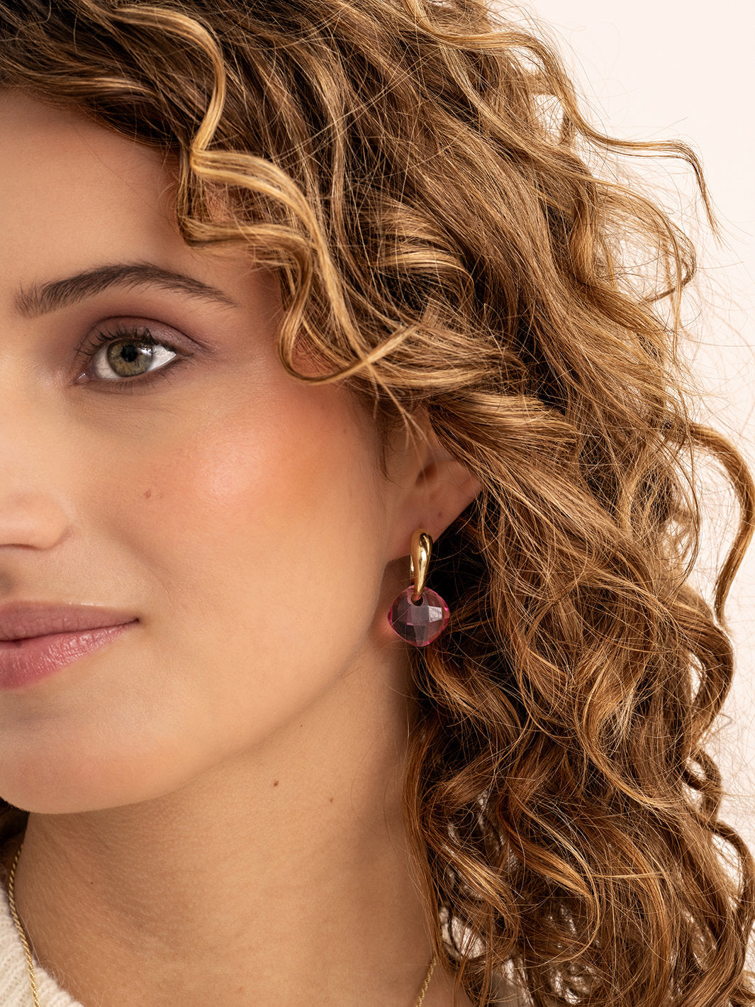 oorbel-edelstenen-cushion-cut-fuchsia-quartz