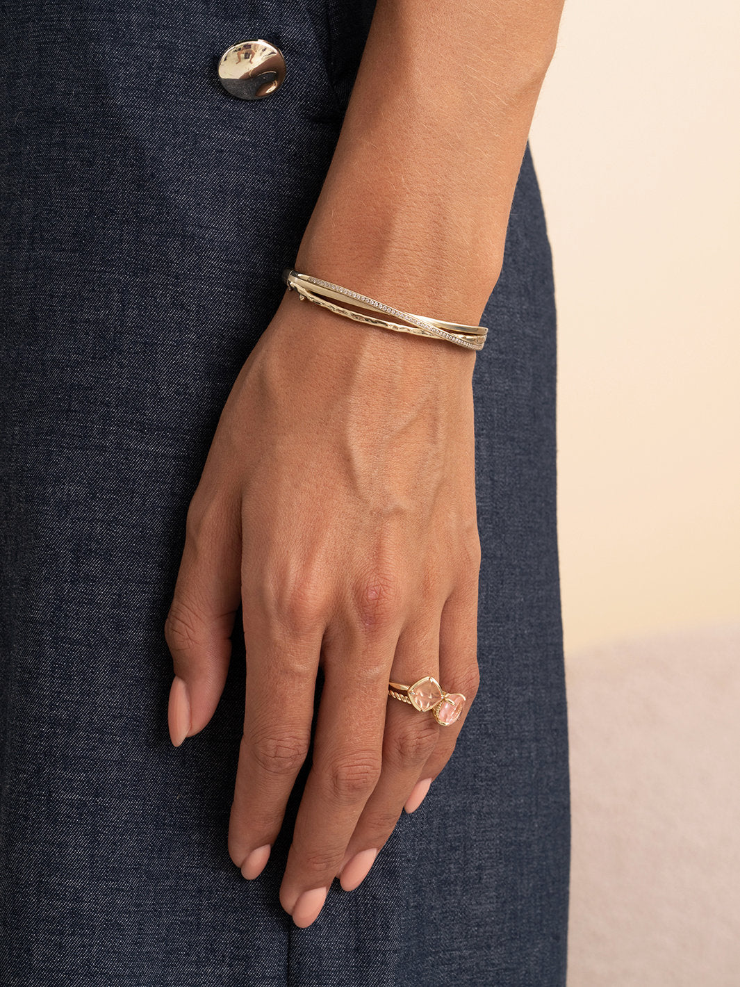 Uneven Bangle Armband