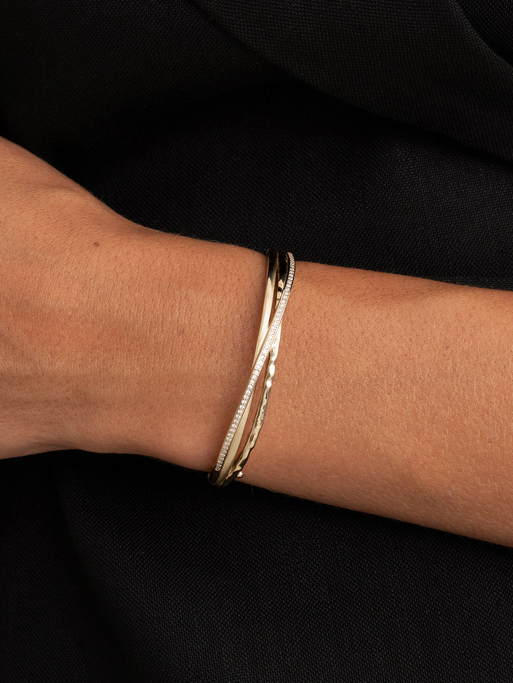 Uneven Bangle Armband