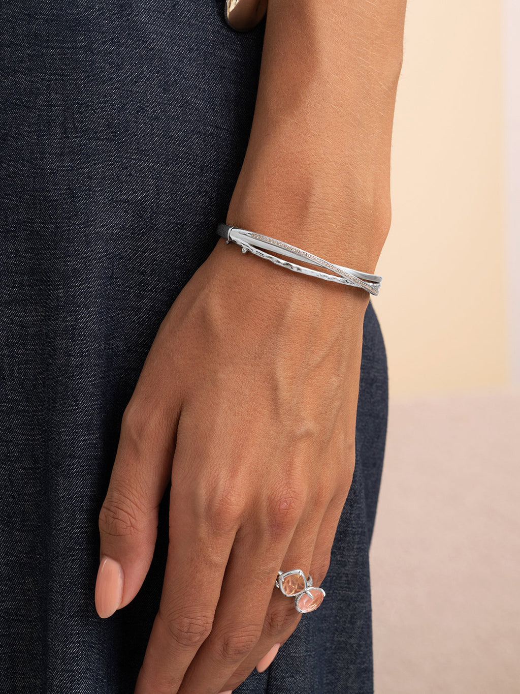 Uneven Bangle Armband