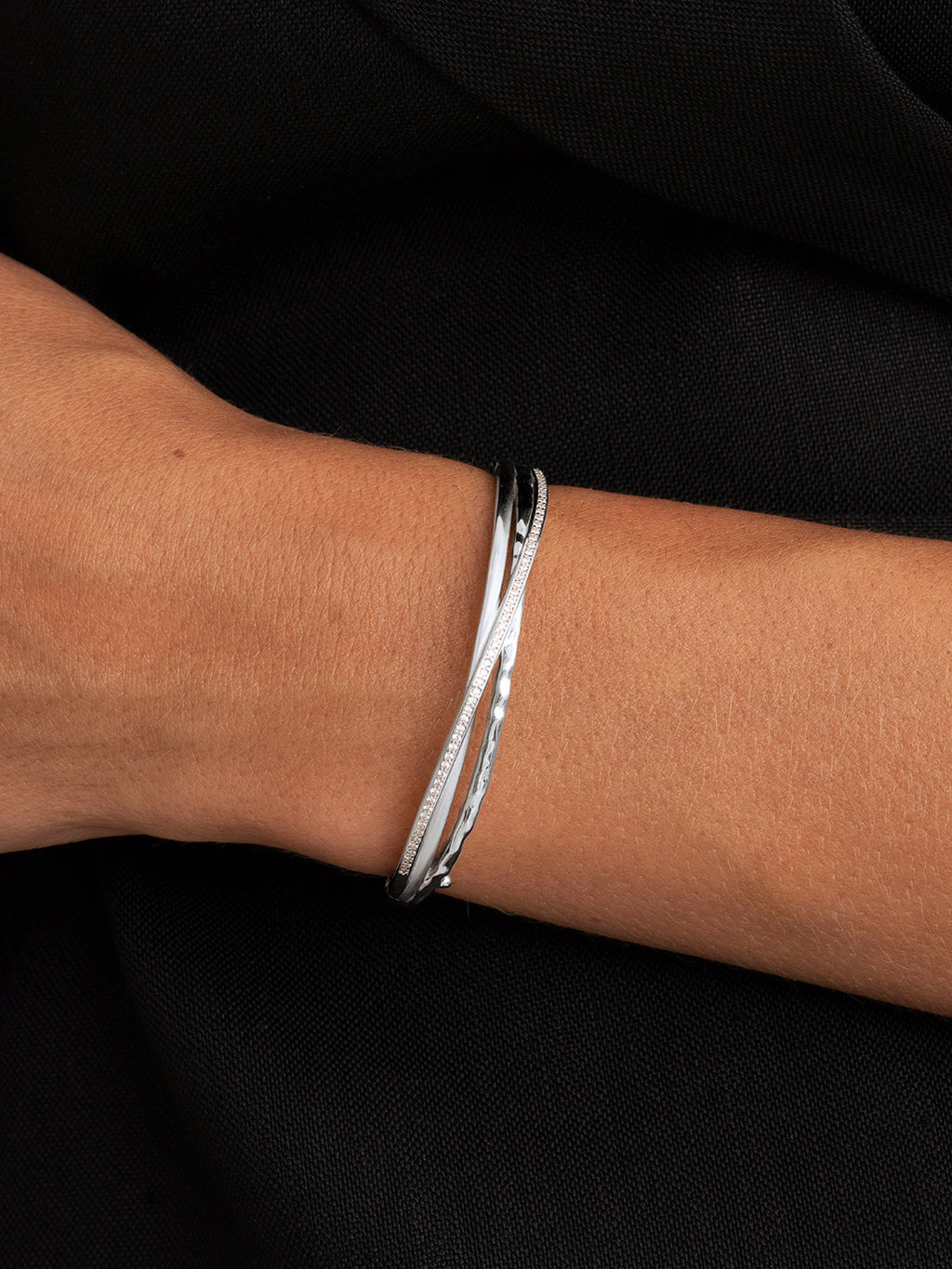 Uneven Bangle Armband