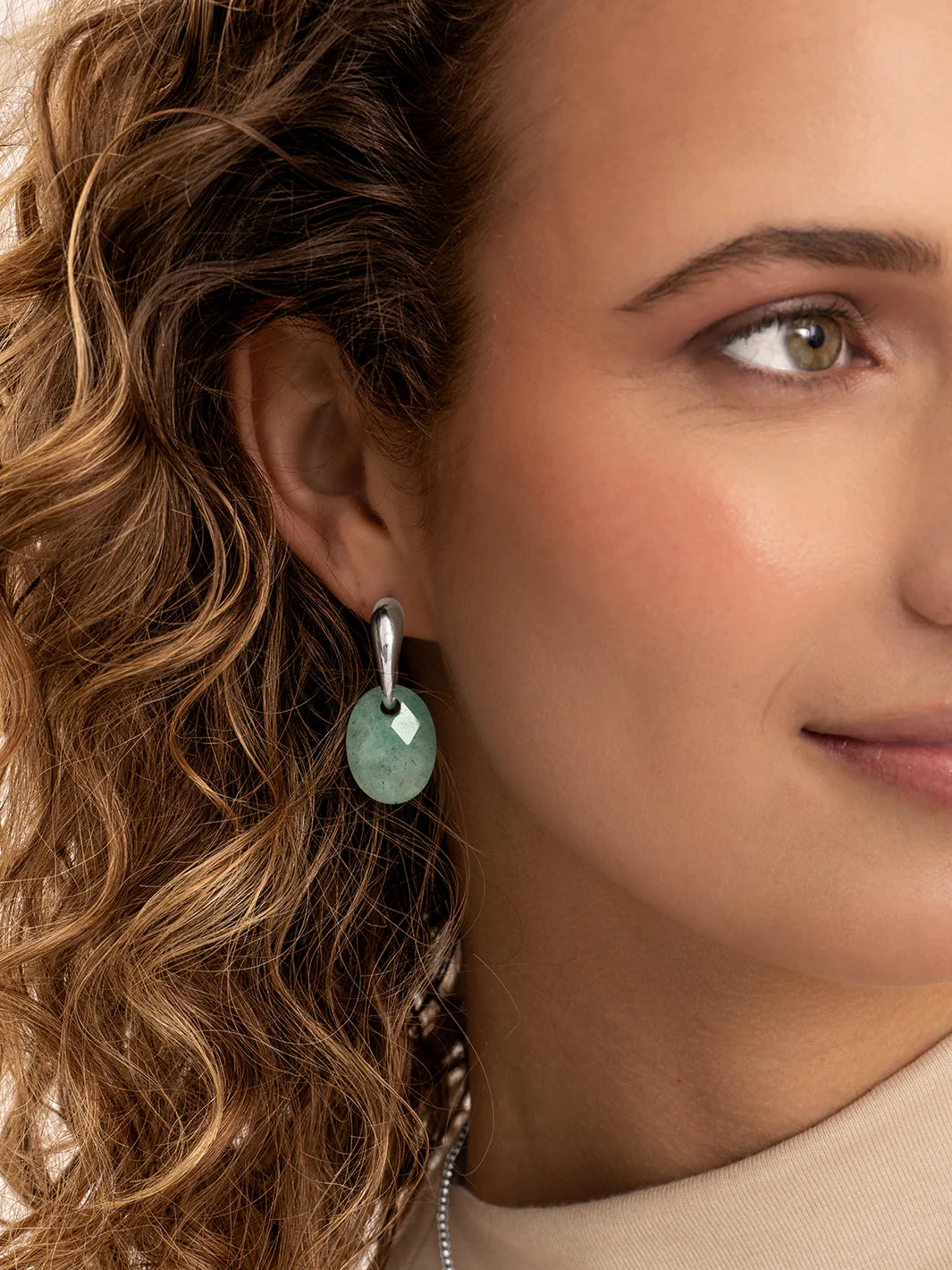 oorbel-edelstenen-medium-oval-rich-green-amazonite