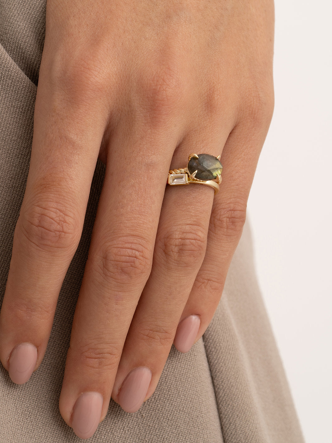 Twist Ring Labradorite 9K Goud