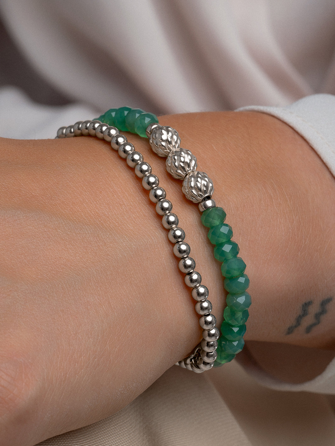 armbanden met edelstenen in groene kleur #kleur_zilver