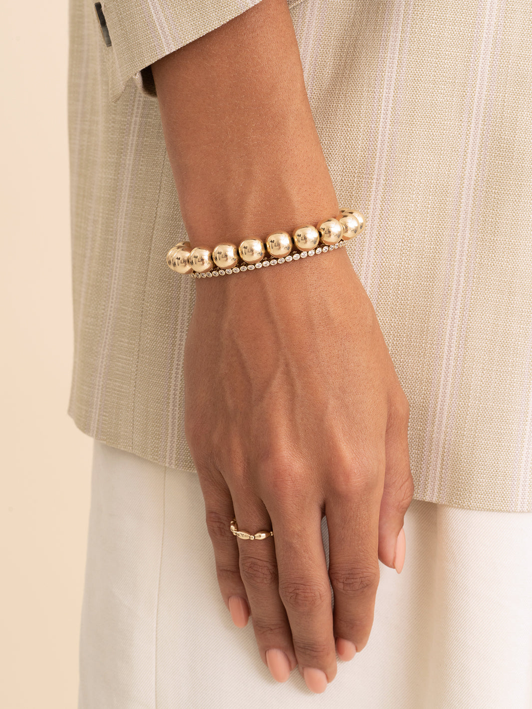 Essential Tennis Round Saturn Armbanden Stack Goud Kleurig