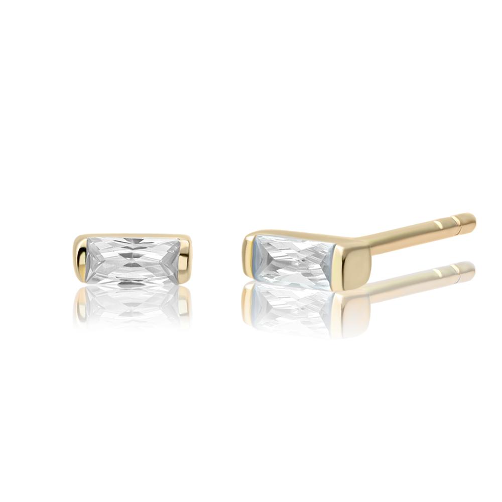 Product afbeelding van gouden oorknopjes oorbellen met baguette CZ