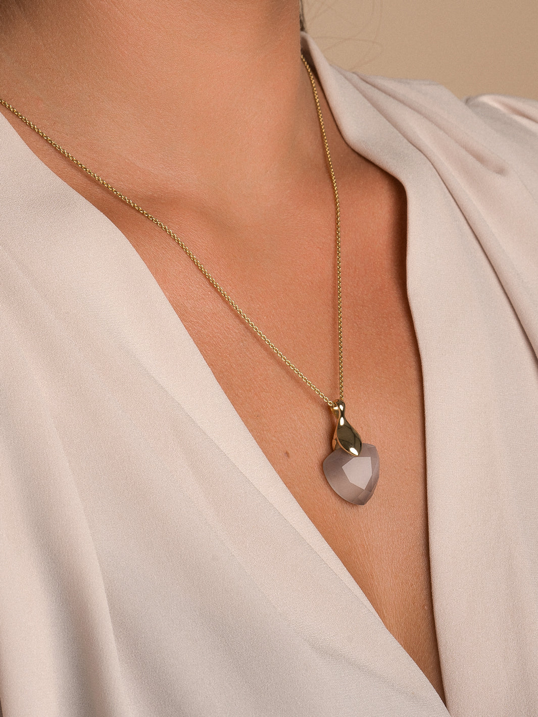 Gray Agate Trillion Cut Necklace Gemstones