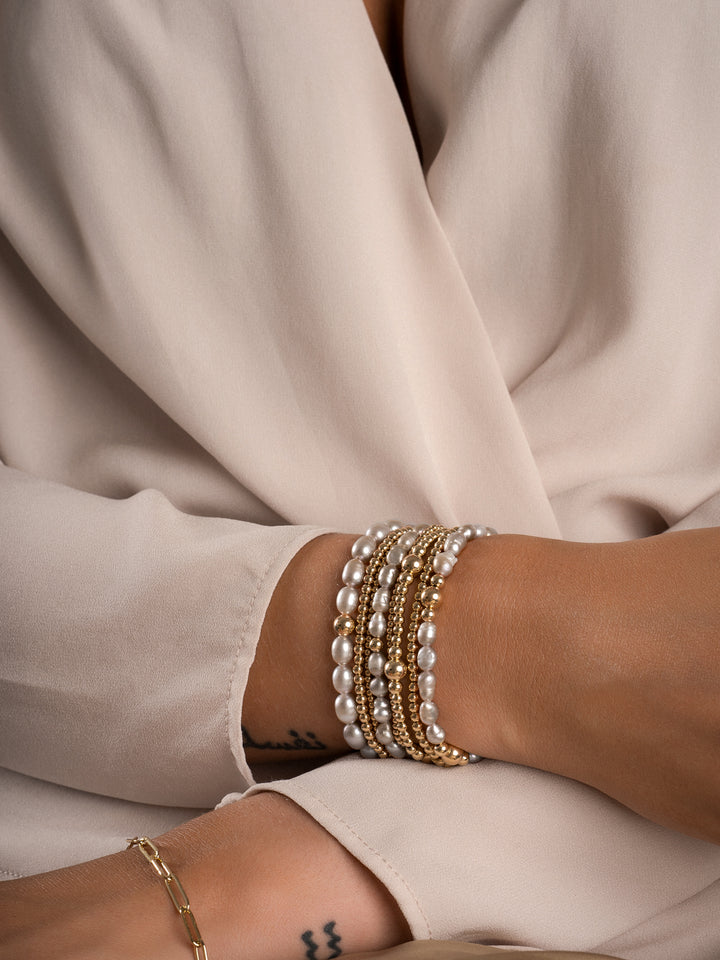 Armband voor dames met echte parel kralen en goudkleurige accenten #kleur_goud