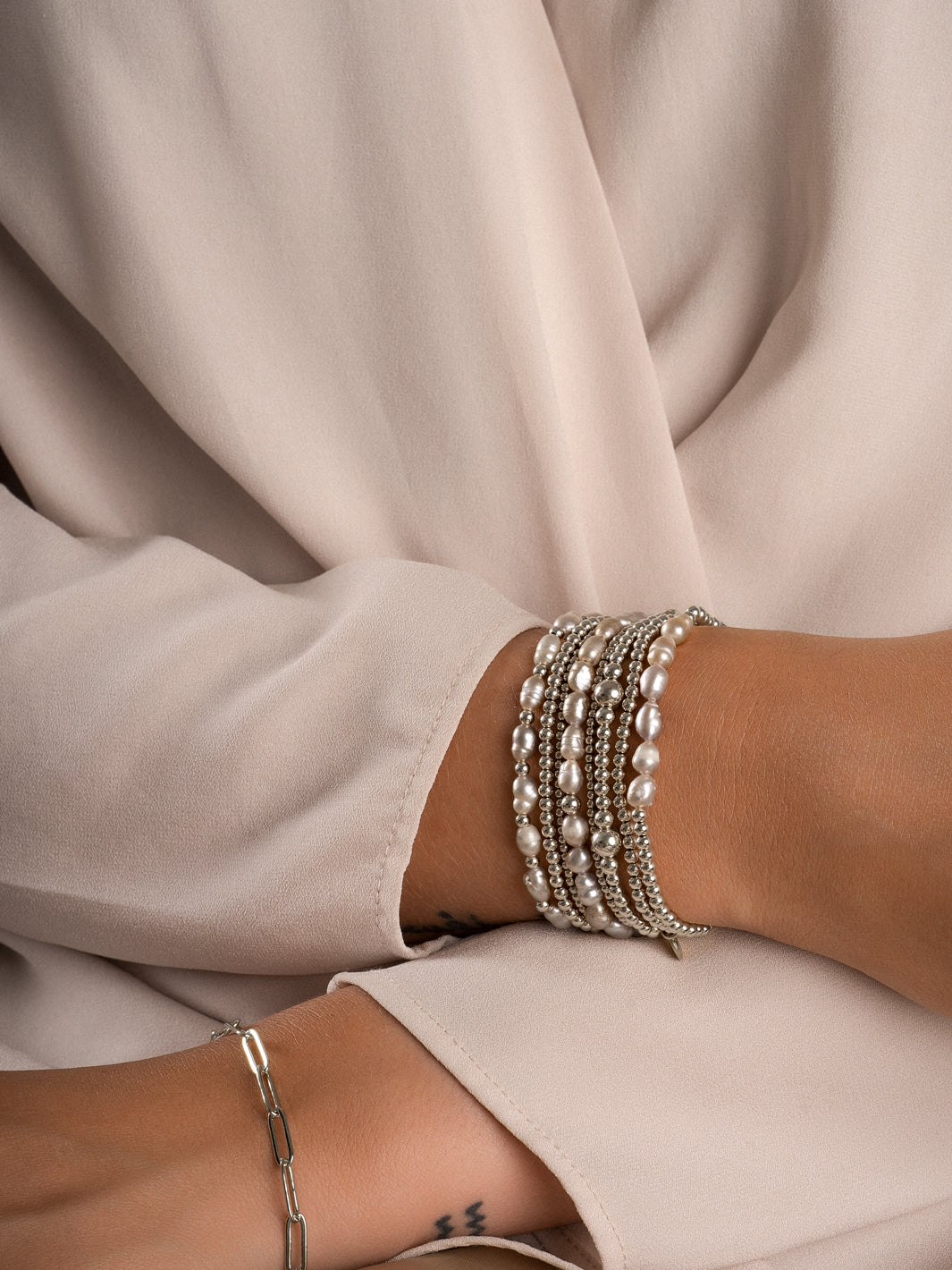 Armband met zilveren en parelaccenten voor vrouwen #kleur_zilver