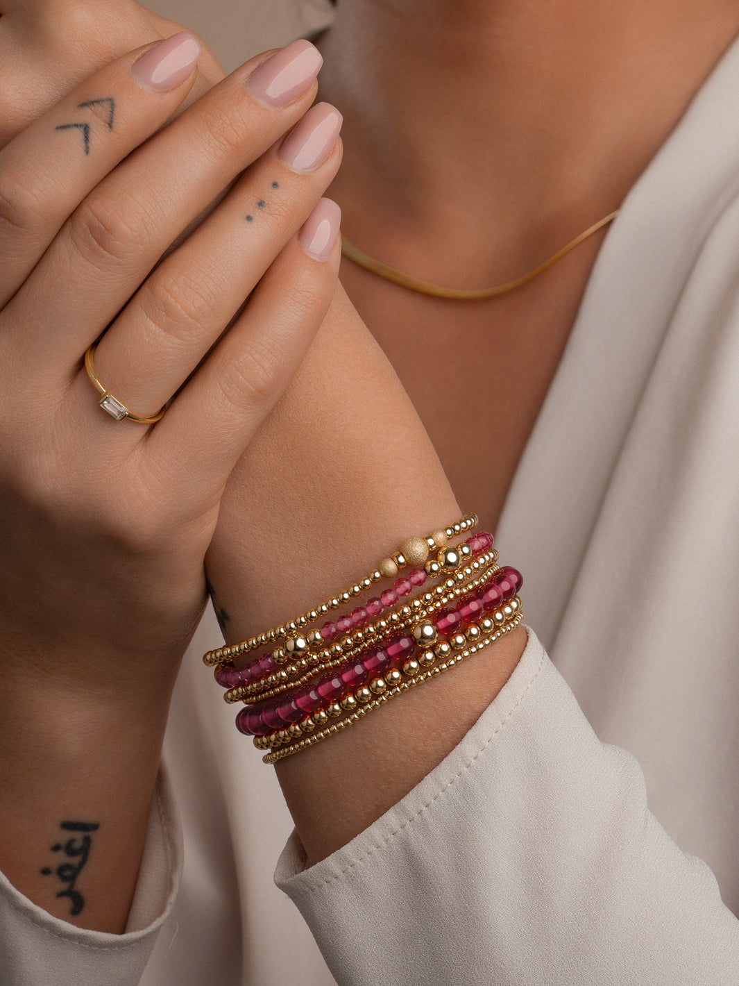 Goudkleurige kralenarmband met edelstenen voor vrouwen #kleur_goud