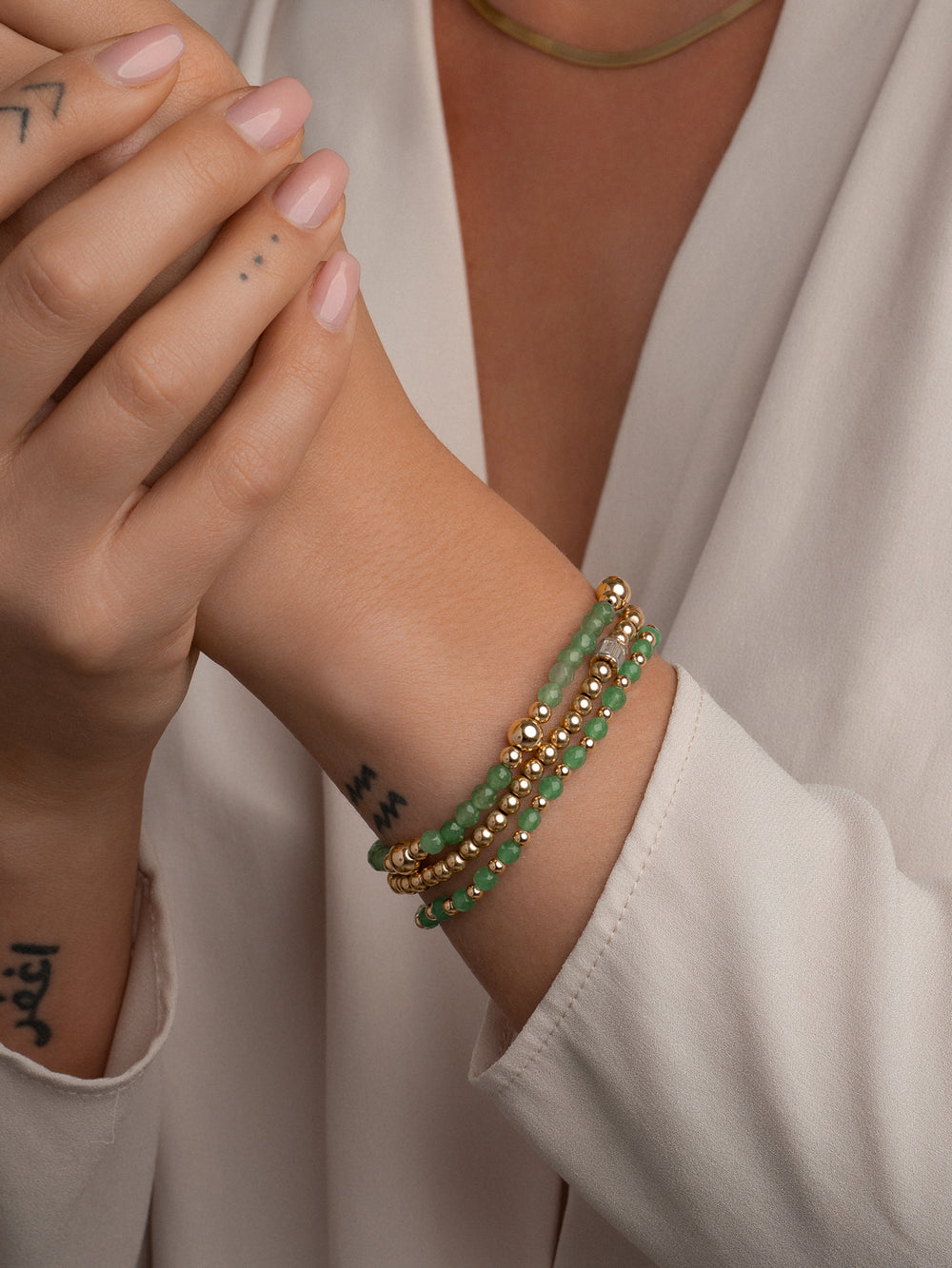 Sparkling Kralen armbanden in goudkleur met groene edelstenen #kleur_goud