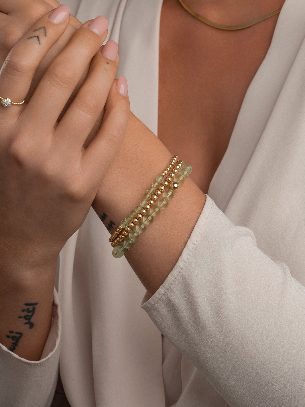 Gouden edelsteen armbanden voor vrouwen gemaakt van lemon quartz #kleur_goud