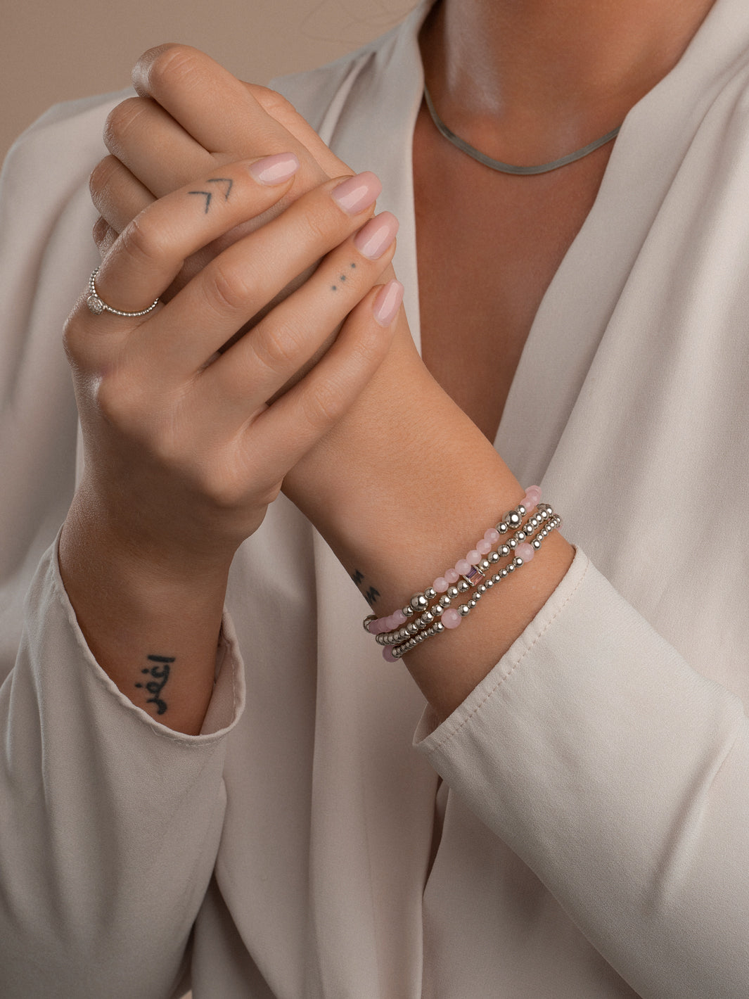 Armbanden voor dames met edelstenen in rose quartz #kleur_zilver