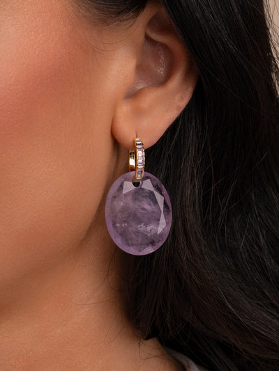 Laat je oren stralen met Sparkling: Amethyst Large Oval edelstenen aan zilveren oorbellen