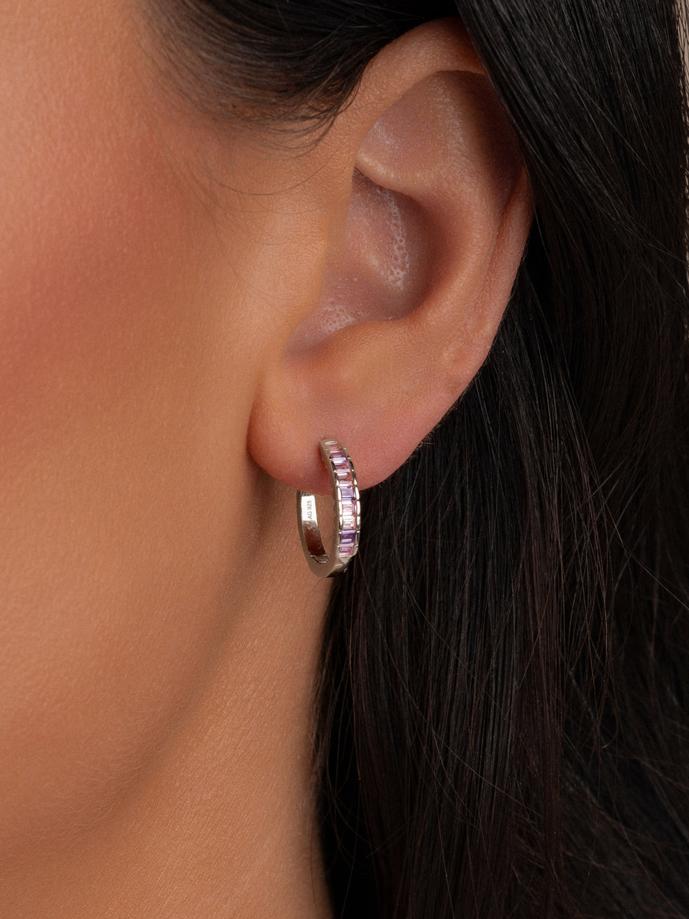 Zilveren oorbellen voor dames met steentjes in paars 
