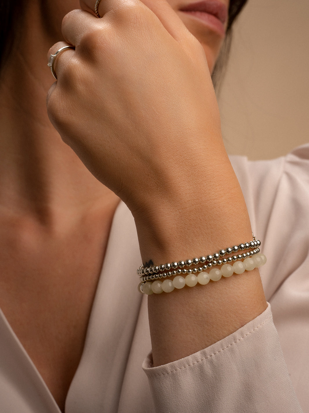 Zilveren armbanden stack met echte gaat edelstenen in de kleur beige #kleur_zilver