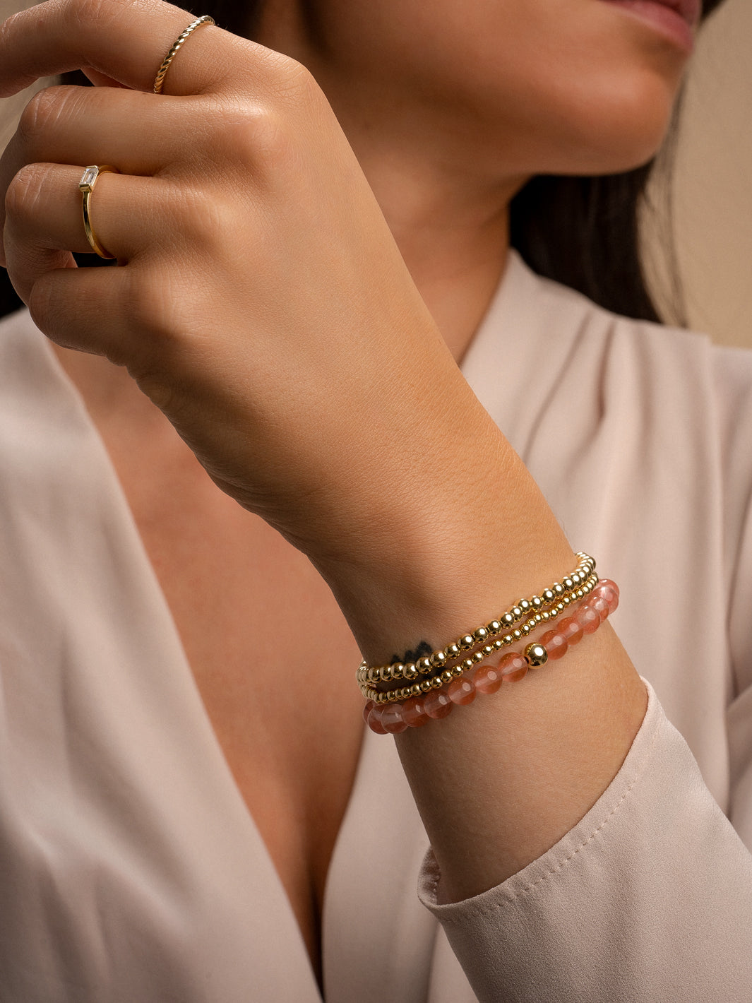 Ronde cherry quartz kralen met gouden kralen sparkling jewels sieraad armband #kleur_goud